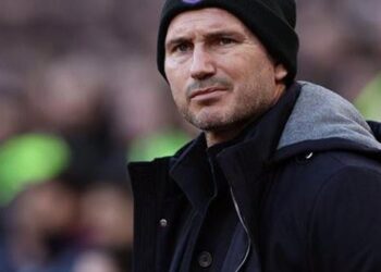 إيفرتون يعلن إقالة مدربه فرانك لامبارد