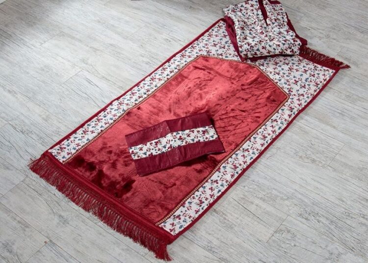 ارفع يديك…!!