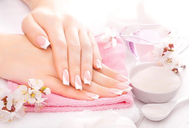 دراسة جديدة تثير جدلا بتقييمها خطر العناية بالأظافر بشكل متكرر!