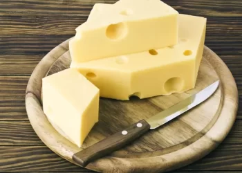خبراء يعرضون ألف دولار مقابل تناول الجبن والسبب…؟