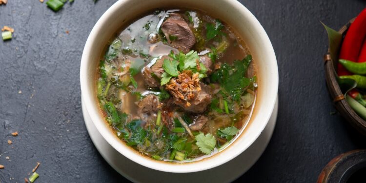 هل تناول مرق اللحم مضر بالصحة؟