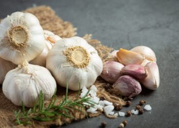 فوائد الثوم للقلب مذهلة.. لا تدعي رائحته تمنعك عنه