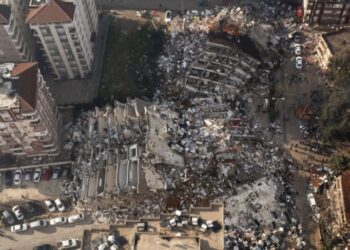 ما هي فرص البقاء حيا تحت الأنقاض مع مرور الوقت؟