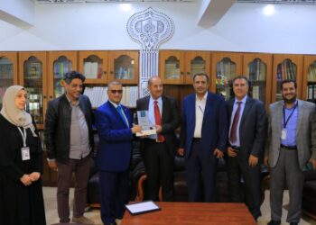 اليمن.. شركة تمكين تكرم رئيس مجلس إدارة البنك اليمني للإنشاء والتعمير بدرع الشركة