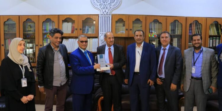 اليمن.. شركة تمكين تكرم رئيس مجلس إدارة البنك اليمني للإنشاء والتعمير بدرع الشركة