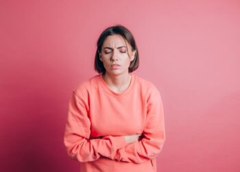 علاج الإمساك: 9 أطعمة يجب تجنبها وأخرى يجب إضافتها