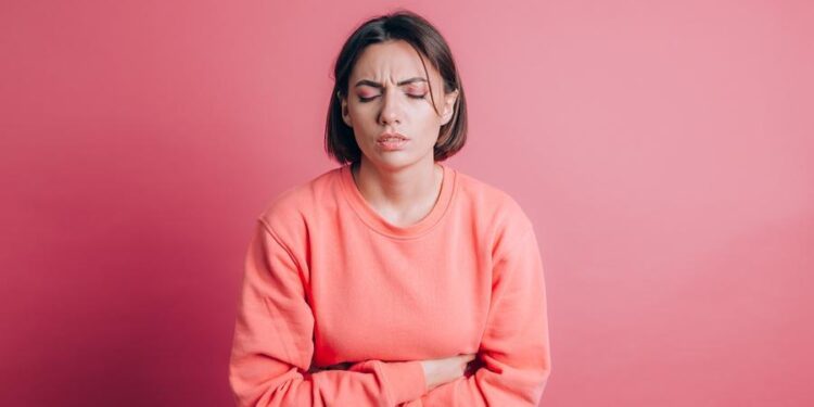 علاج الإمساك: 9 أطعمة يجب تجنبها وأخرى يجب إضافتها