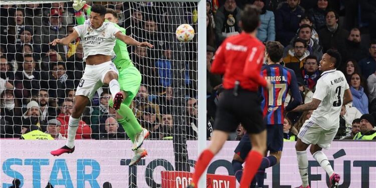 هدف عكسي ينصر برشلونة في عقر دار ريال مدريد