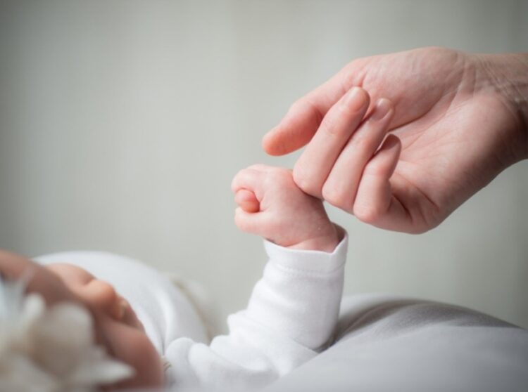 حالة نادرة جداً.. استئصال جنين من جمجمة أخته البالغة من العمر عاماً