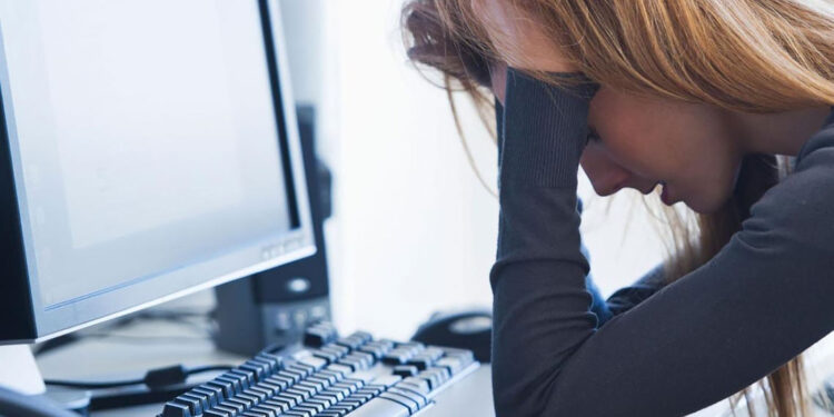 ماذا يحدث لجسمك عندما تتعرض للتوتر أو الإجهاد المستمر؟