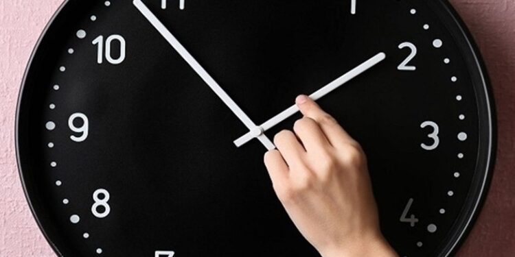 افتعال أزمة التوقيت تُخرج لبنان من الزمن