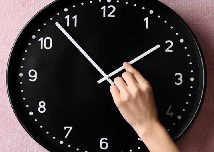 افتعال أزمة التوقيت تُخرج لبنان من الزمن