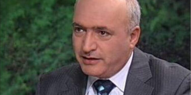 السيد حسن وحياكة الكنزة الرئاسية في مخاطبة التيار