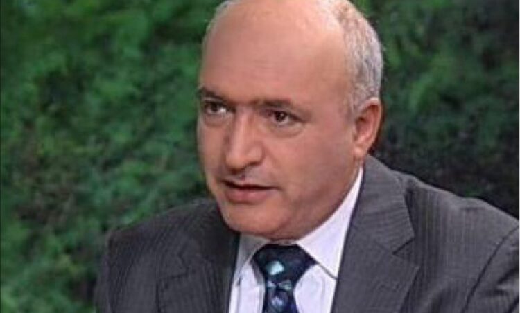 السيد حسن وحياكة الكنزة الرئاسية في مخاطبة التيار