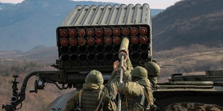 الجيش الروسي يُمسك آخر سبيل إمداد الجيش الأوكراني في أرتيوموفسك