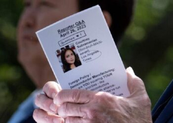 من صاحبة الصورة على “ورقة بايدن”؟