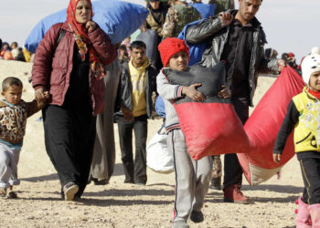 لبنان: تسليح النازحين السوريين وتنظيمهم يفجر الأمن.. وانقسام سياسي