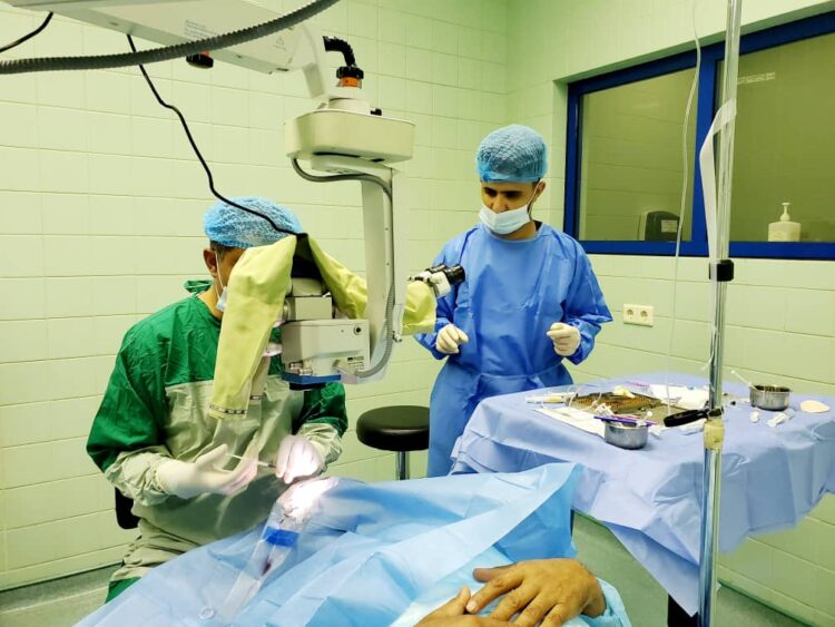 اليمن.. المستشفى السعودي الالماني يدشن مشروع احسان الرمضاني المجاني لإجراء العمليات الجراحية لإزالة المياه البيضاء وتركيب العدسات