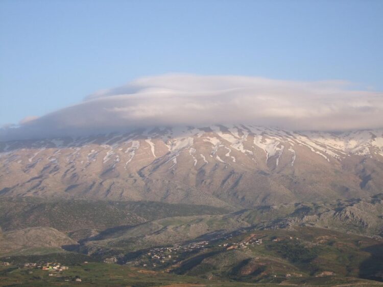 ممارسات الاتصال والانفصال بين المحيط الطبيعي لجبل حرمون وحياة السكان المحليين: مقاربة سوسيو – ثقافية.