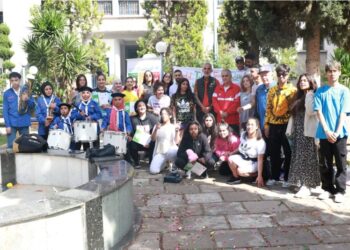 أصابت الحكم “عبوة” بيرة فألغى المباراة!