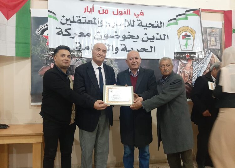 قطاع العمال في “الديمقراطية” كرّم رئيس تيار الفكر الشعبي الدكتور فواز فرحات