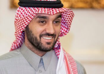 شرط سعودي قبل التعاقد الرسمي مع ميسي وبنزيما