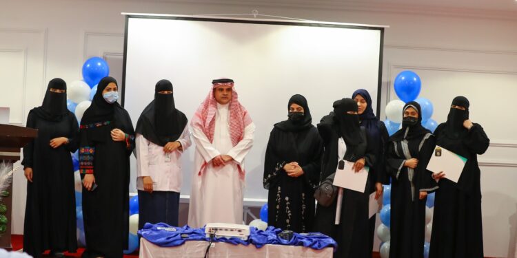 ” النعيرية العام ” يحتفي بمتخرجات الرعاية الحرجة