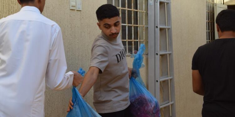 توزيع الاضاحي على 100 أسرة في بلدة بني معن بالأحساء