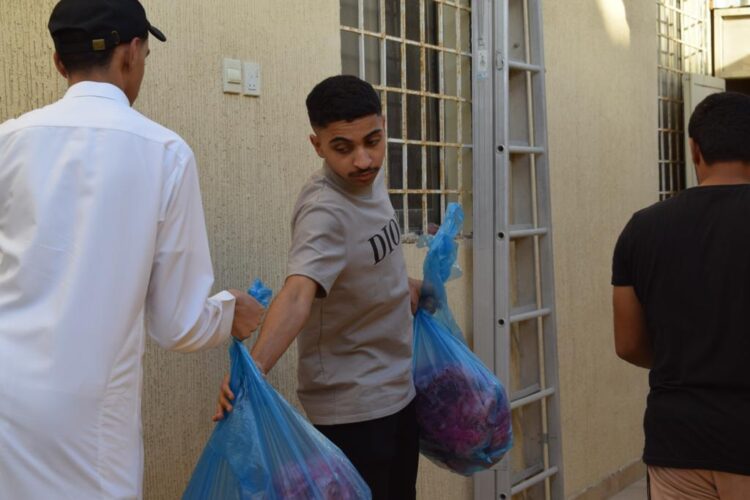 توزيع الاضاحي على 100 أسرة في بلدة بني معن بالأحساء