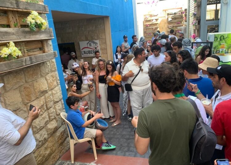 وفد الشبيبة الاغترابية المتحدرين من أصل لبناني زار “غاردينيا غران دور” في زحلة وكرم أبو فيصل