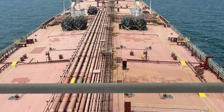 اليمن.. الغرفة التجارية الصناعية بأمانة العاصمة صنعاء تشكر جهود مجموعة فاهم بإيجاد بديل سفينة صافر ووصولها لميناء الحديدة