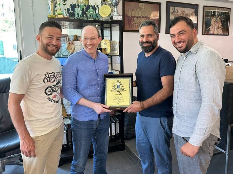 الرياضي وجامعة AOU يتشاوران في تعاون بينهما