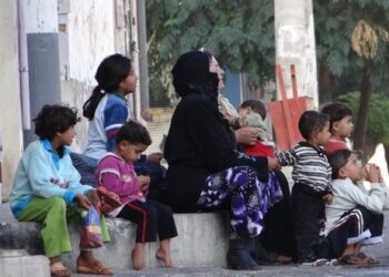 من يخفف آثار الحرب عن نساء سورية وأطفالها؟