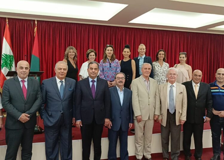 أبو فيصل كرم السفير بو نصار في غاردينيا غران دور بحضور المطران الصوري وفاعليات