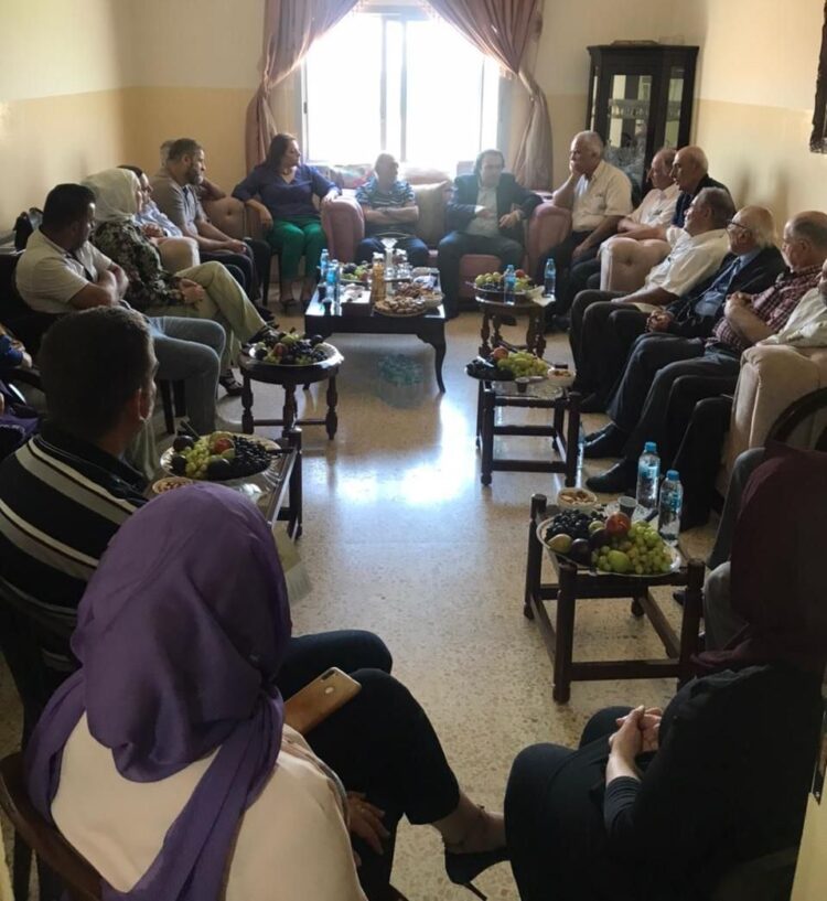 لقاء ثقافي حاشد في منزل الدكتورة هدى معدراني.. والمتحدثان كموني ورباح عن الهوية