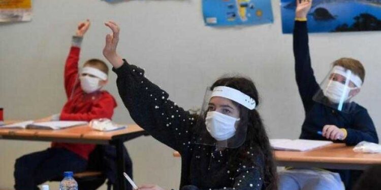 كورونا إلى الواجهة مجددا… فهل يهدد العام الدراسي؟