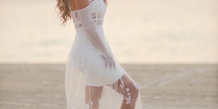 الفنانة المغربية نعيمة الصيوري لـ حرمون: الانفتاح لا يلغي تمسكي بتجسيد هوية المغربية الفنية