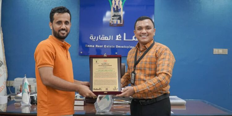 اليمن.. نظير المشاريع الوطنية ودورها في الاقتصاد والتنمية ودعم المجتمع.. شركة إنماء العقارية تفوز بدرع التنمية الإعلامي