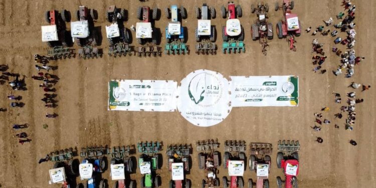 اليمن.. مؤسسة نماء للتمويل الصغير و الأصغر تدشن مشروع الحراثة للمزارعين بالحديدة.