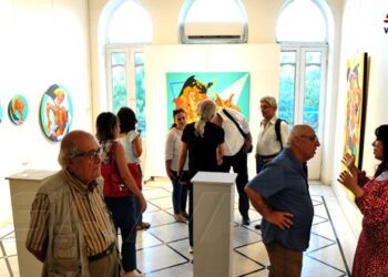 التشكيلية السورية ريام الحاج تقدم معرضها الفردي الأول أثير في دمشق