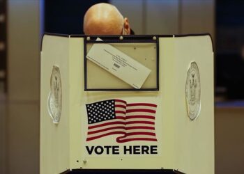 8 مرشحين جمهوريين في الانتخابات الأميركية.. ينافسون ظل ترامب