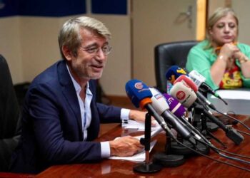 فياض: مصادرة أموال الكهرباء يُعرّض الخطة للفشل