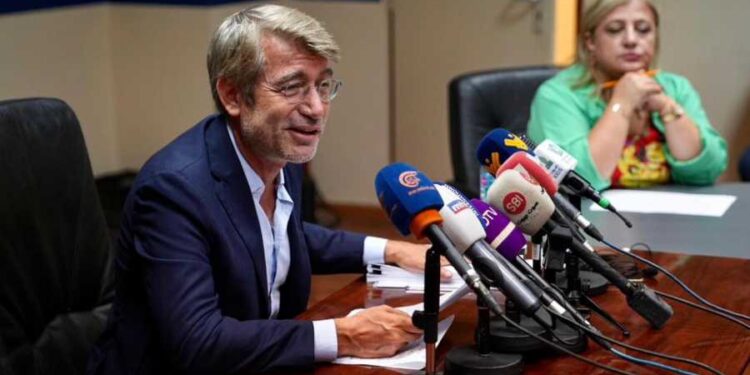 فياض: مصادرة أموال الكهرباء يُعرّض الخطة للفشل