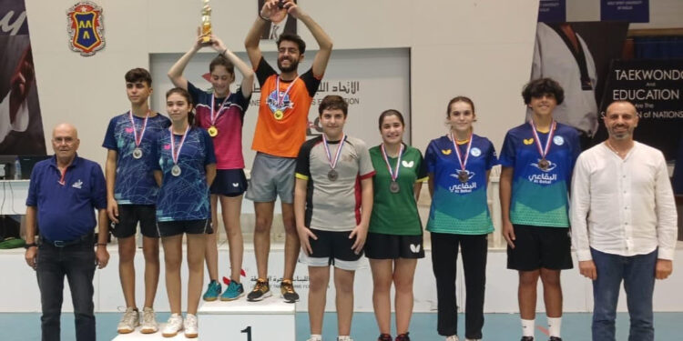 زوجي المختلط لدكاش وعازار بالطاولة