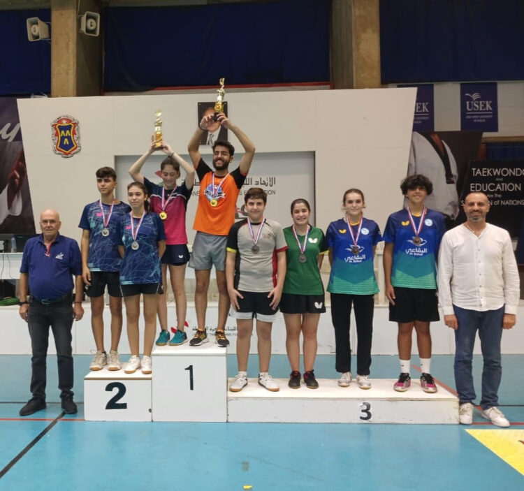 زوجي المختلط لدكاش وعازار بالطاولة