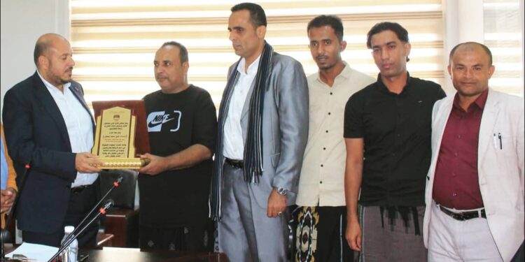 اليمن.. نادي سمعون الشحر يكرم جمعان لدعمه المستمر للرياضة اليمنية