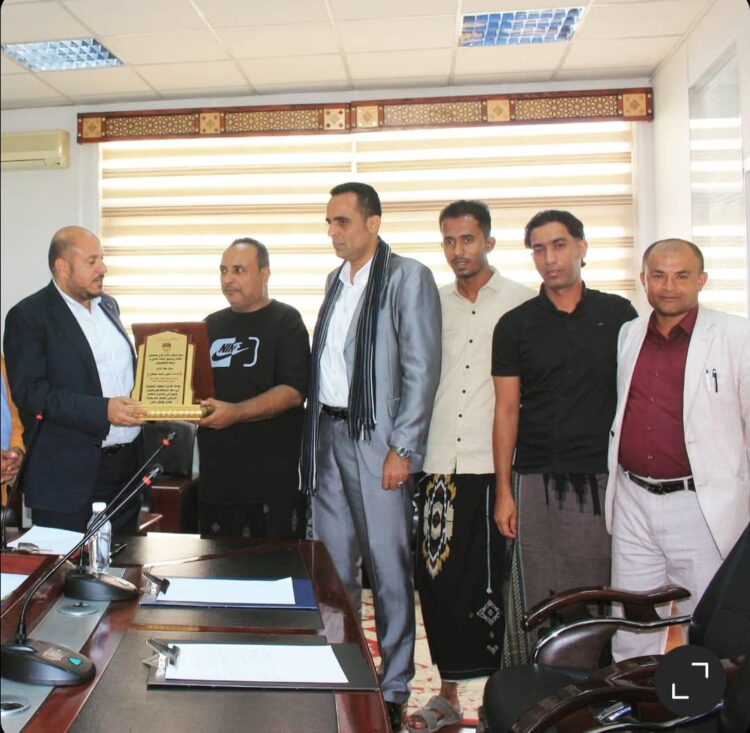 اليمن.. نادي سمعون الشحر يكرم جمعان لدعمه المستمر للرياضة اليمنية