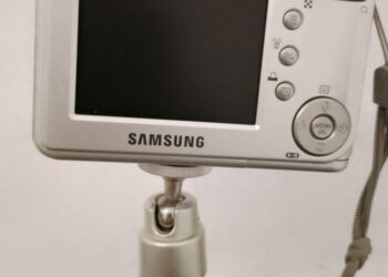 معروض للبيع: كاميرا سمسونغ مع قاعدة