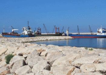 اقتصاد.. أول باخرة قمح إلى مرفأ صيدا