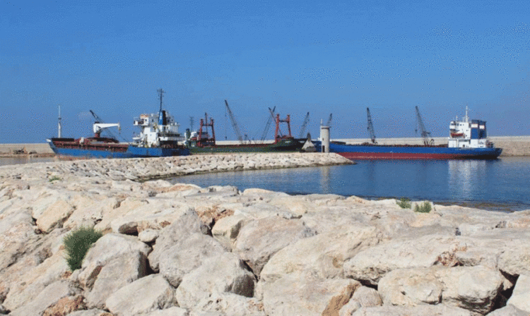 اقتصاد.. أول باخرة قمح إلى مرفأ صيدا